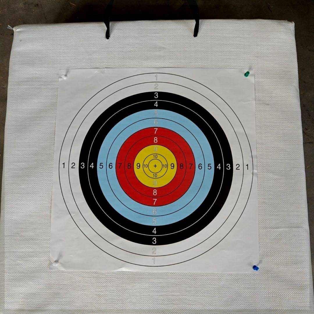 A WHITE SQUARE GRASS TARGET 40X40X6